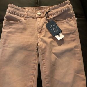 NWT SUPER COMFY AMERICAN EAGLE JEANS!!